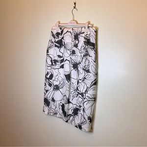 Lafayette 148 black and white women skirt size 16, waist 36 inches yoke detail.